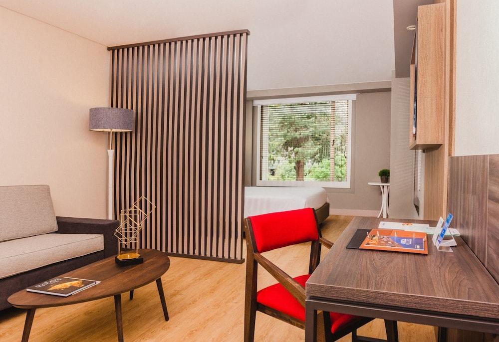 Hotel Habitel Prime Bogota Bagian luar foto