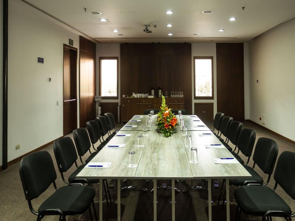 Hotel Habitel Prime Bogota Bagian luar foto